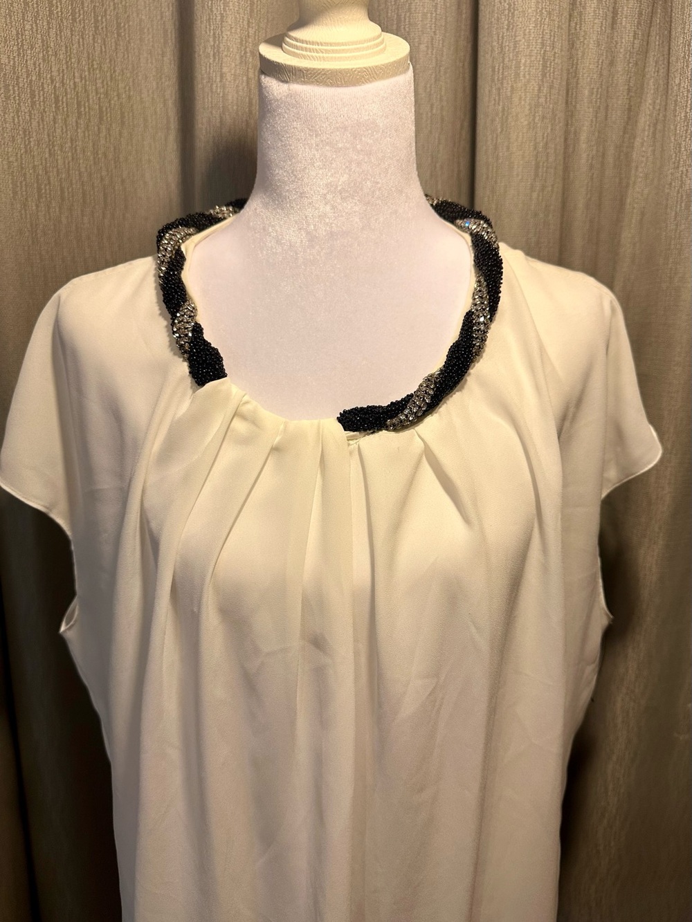 Chaus New York Cream / Off-white Cap-sleeve Work Blouse Hand Embellished LARGE